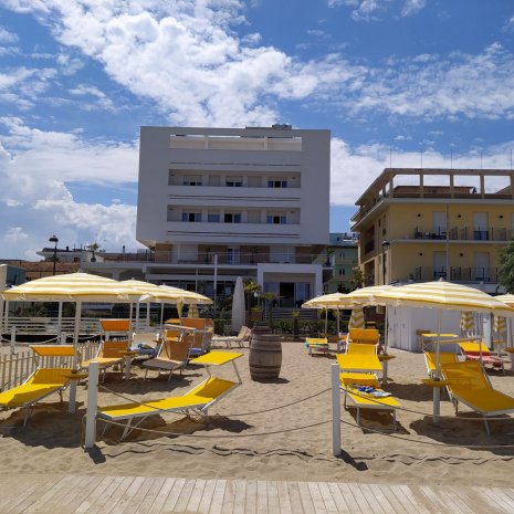 Hotel Elios in Bellaria Igea Marina – August-Angebot: Ihr Strandurlaub im Herzen der Romagna