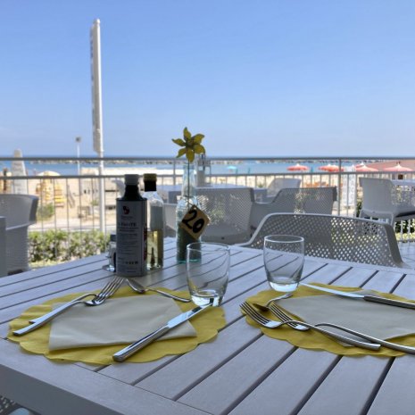 Hotel Elios in Bellaria Igea Marina – August-Angebot: Ihr Strandurlaub im Herzen der Romagna