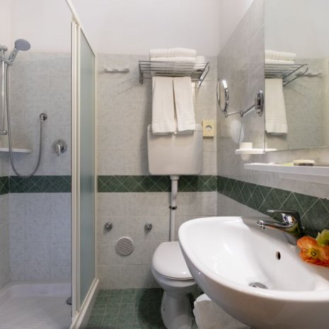 Salle de bain chambre Argento, Diamante Hotel Elios Bellaria Igea Marina Salle de bain chambre Argento, Diamante Hotel Elios Bellaria Igea Marina