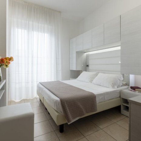 Chambre Oro vue du parking Hotel Elios Bellaria Igea Marina Chambre Oro vue du parking Hotel Elios Bellaria Igea Marina