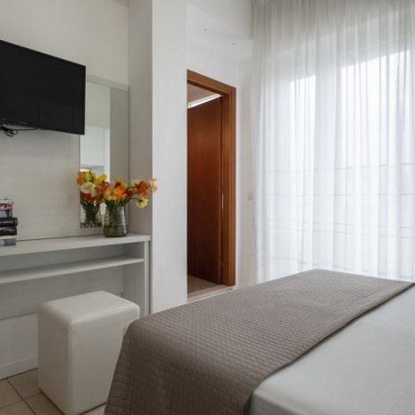 Chambre Oro vue du parking Hotel Elios Bellaria Igea Marina Chambre Oro vue du parking Hotel Elios Bellaria Igea Marina