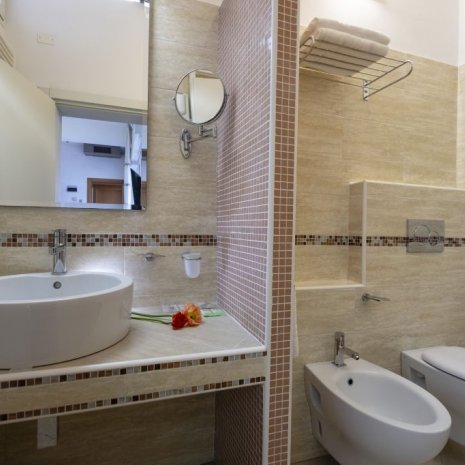 Salle de bain chambre Rubino Hotel Elios Bellaria Igea Marina Salle de bain chambre Rubino Hotel Elios Bellaria Igea Marina
