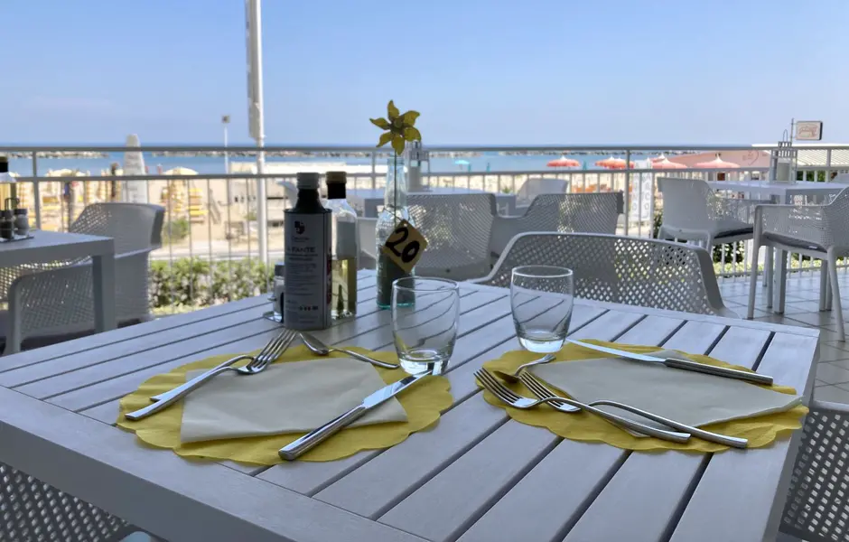 Offerta di Giugno all' Hotel Elios Bellaria Igea Marina